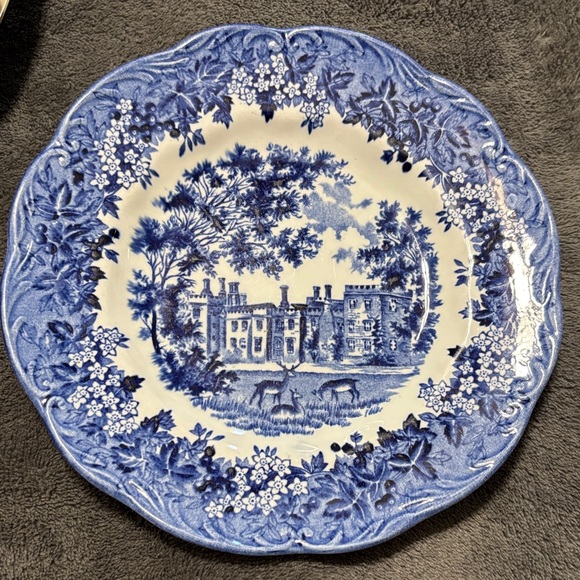 Decorative Collector Plates Set - Picture 2 of 9